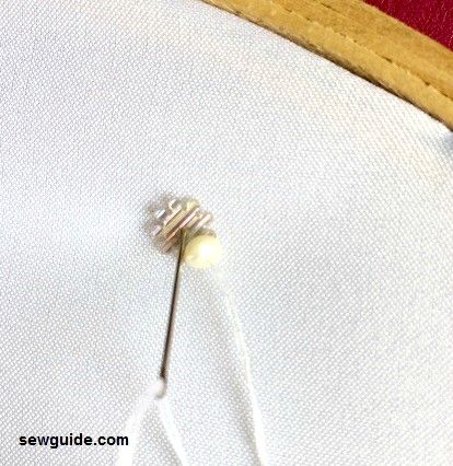 como coser lentejuelas en tela