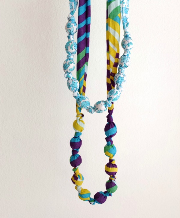http://mypoppet.com.au/makes/2014/10/fabric-covered-bead-necklace.html