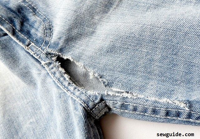 como parchear el agujero de jeans