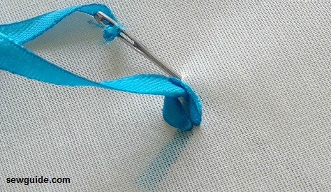 trabajo de bordado de cinta